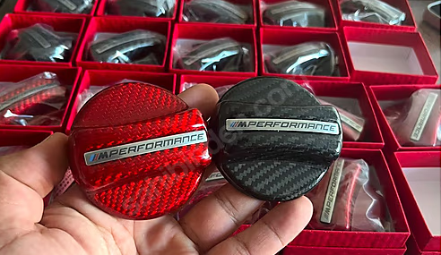 BMW BENZİN DEPO KAPAĞI KAPLAMA CARBON-RED